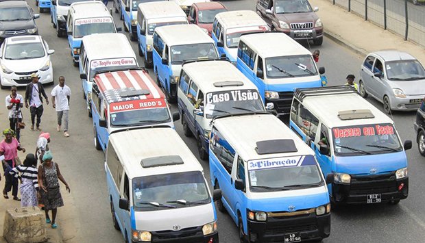 Jornal de Angola - Notícias - Taxistas querem carteira profissional neste  trimestre