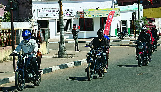 Jornal De Angola Notícias Taxistas E Mototaxistas No Andulo Desaconselham Subida De Preços 
