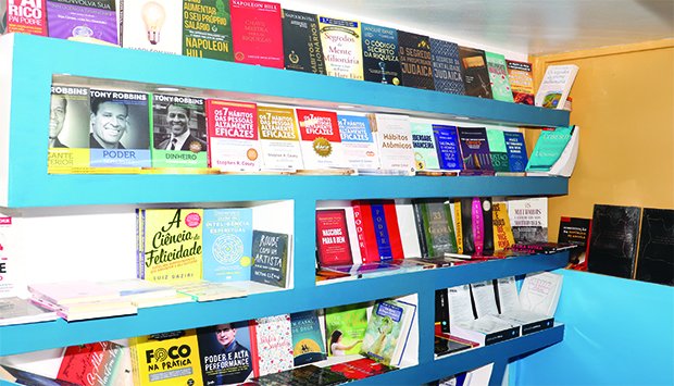 Jornal de Angola - Notícias - Urbanização Nova Vida ganha livraria Mbanza  Books